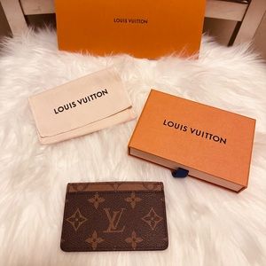 ✨New Authentic Louis Vuitton Monogram Reverse card holder✨